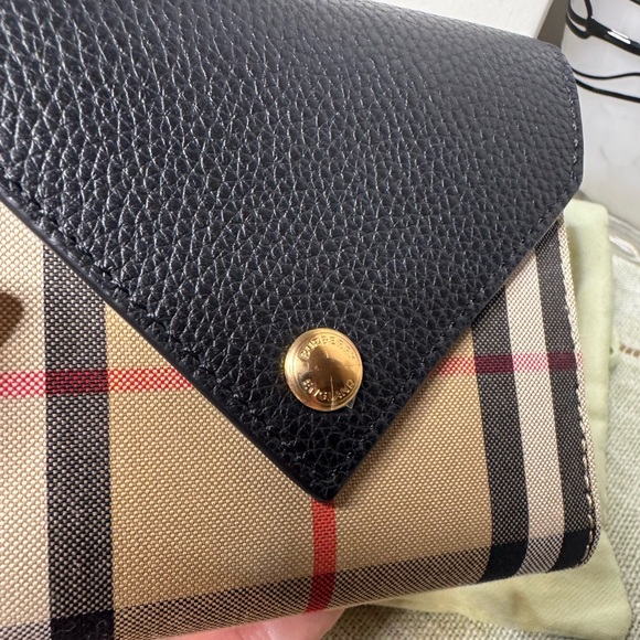 🔥BRAND NEW🔥 Burberry Nova Check/Leather Compact Wallet - Picture 5 of 15